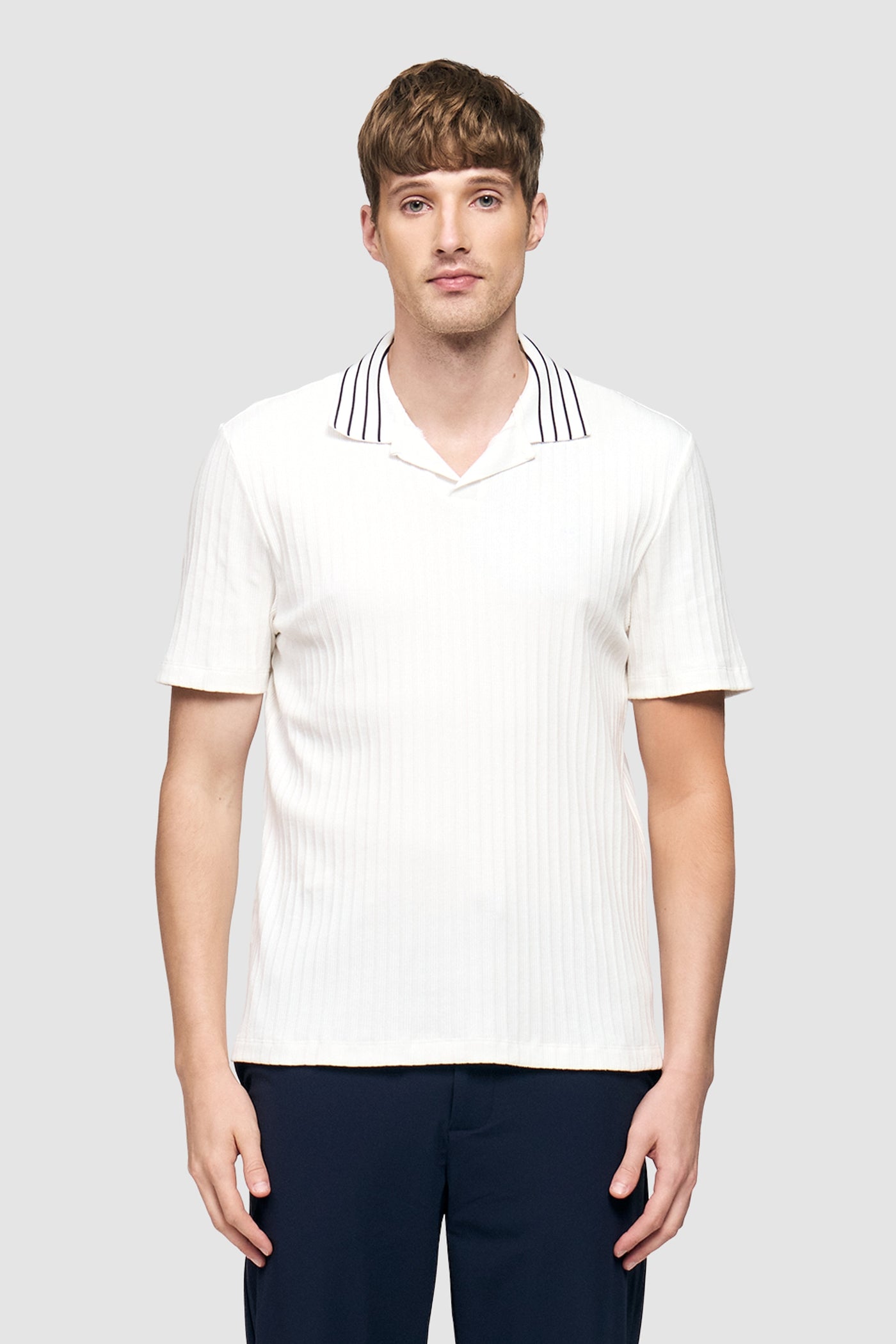 989981-Off White (2).jpg