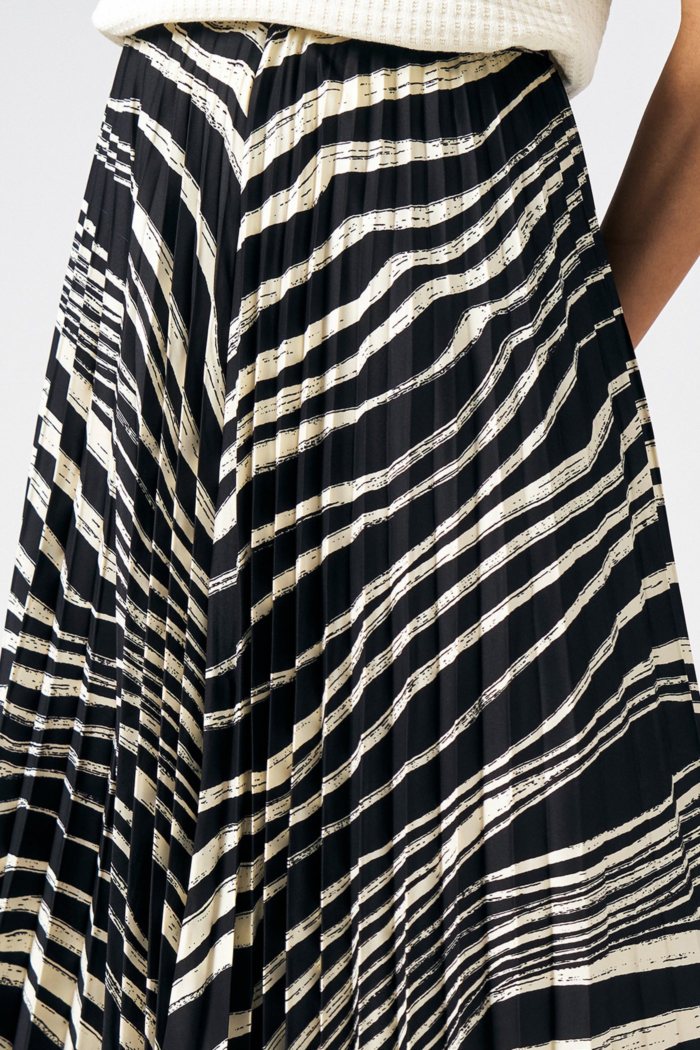 990990-Black (2).jpg